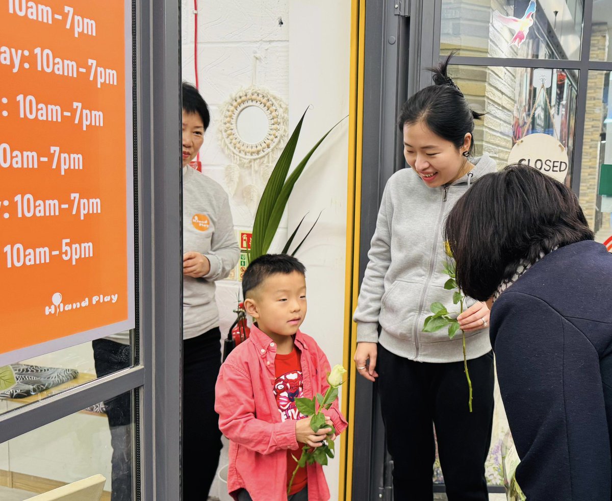 rokhsanafiaz's tweet image. My fav #SmallBizSatUK moment was meeting one of our youngest entrepreneurs: little Dylan 🌟

✅ He inspired HiLand, a play space in East Ham dreamed up by a kid for all kids 

✅ A new addition to East Ham High Street at Market Place in @NewhamLondon 

I had so much fun! 🫶🏽
