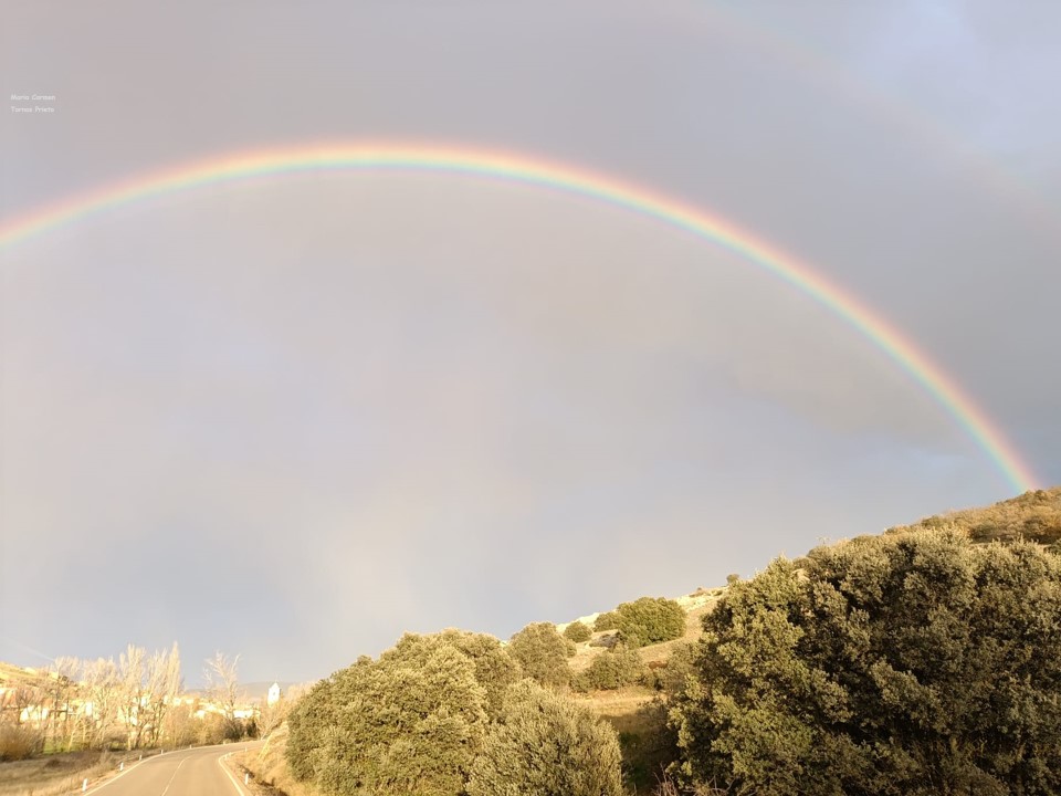 CIGALLOCANTA's tweet photo. Terminamos el día con este bonito arcoiris sobre el castillo de #Santed. https://t.co/6BSZsLBQpr