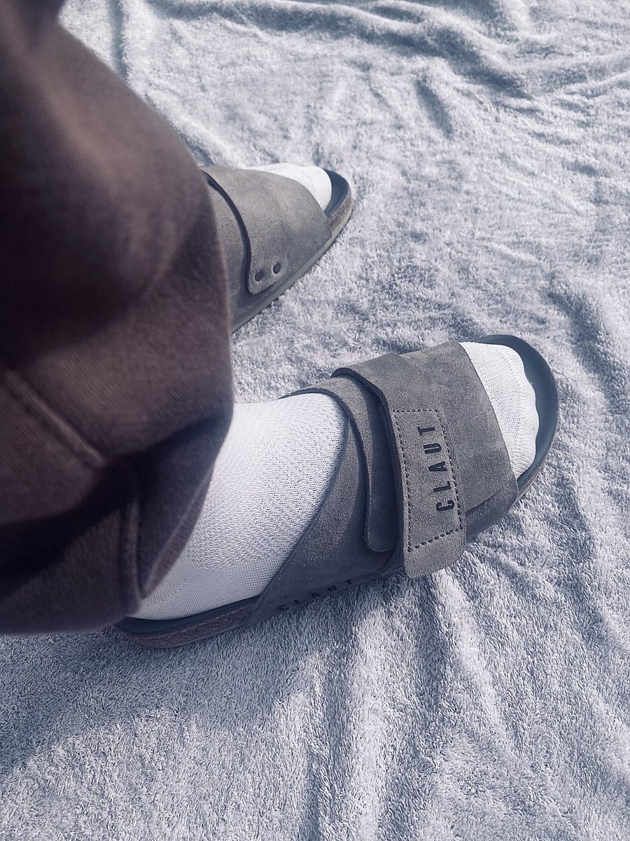 officialclautng's tweet photo. The C L A U T Stride… 

… carefully crafted to wrap around your feet. It features an individually adjustable Velcro closure, providing a slipper-like fit and feel.

Shop now: Link in the bio https://t.co/lBuONVpPfF