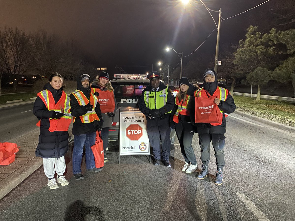 MaddToronto's tweet image. Thanks to MADD Toronto volunteers &amp;amp; @TPS55Div for working hard in the cold to raise awareness about the dangers of impaired driving for The Holiday R.I.D.E. Campaign.

Shoutout to @GlobalNews, @CTVNews, &amp;amp; @CityNewsTo for helping spread the message. Let’s keep our roads safe!