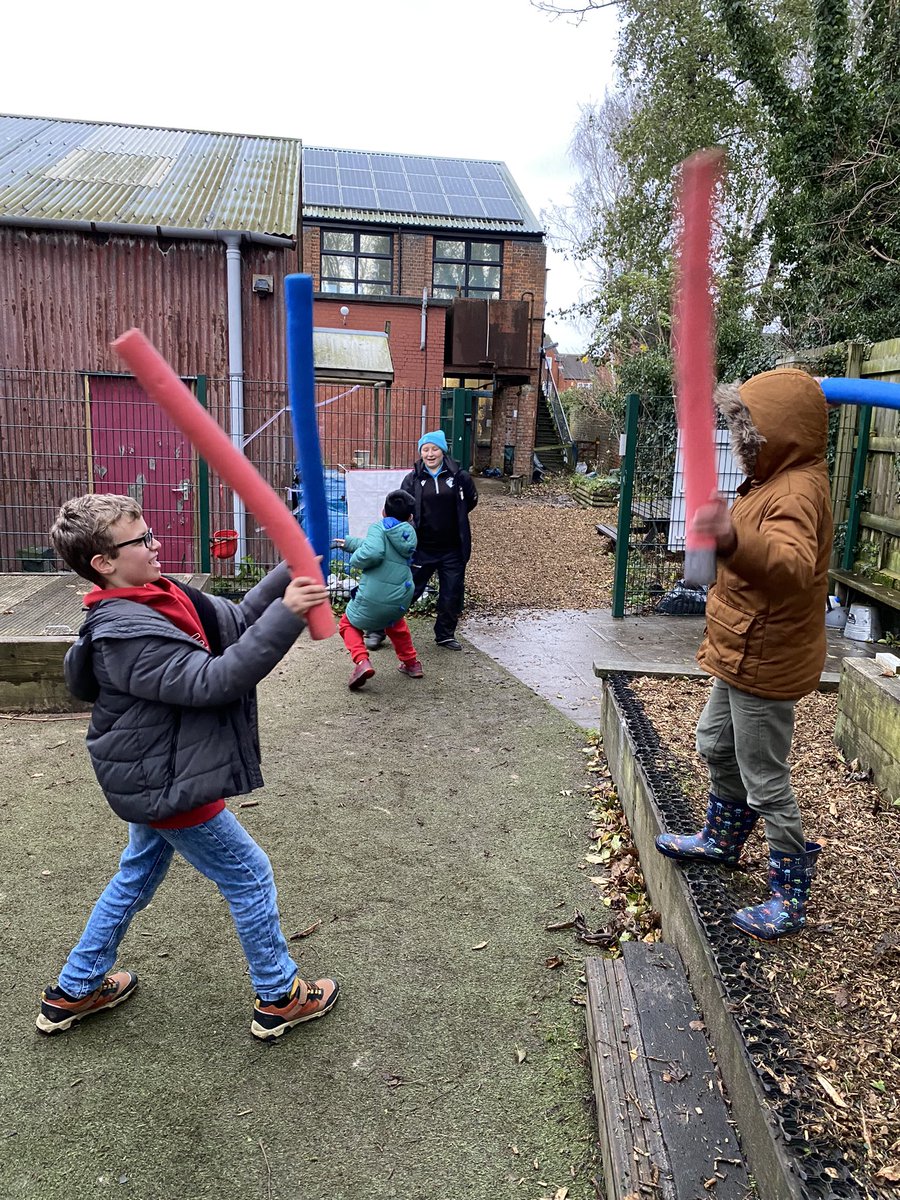 Play_Glos's tweet image. In the afternoon poor Aaron was captured again and tied up by our #SuperSaturday players.

They also enjoyed dressing up, painting and sword fights 🗡️ 

@TNLComFund #ChildLedPlay #TimeToBe #Play2Nurture