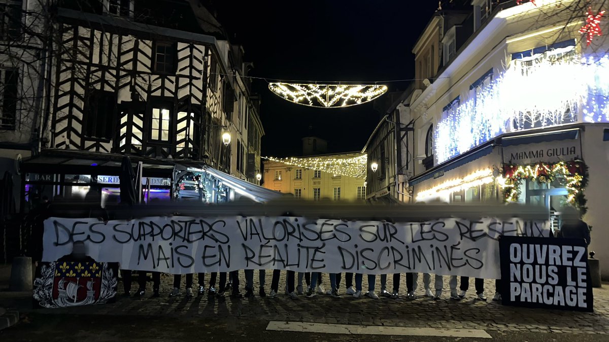 sparisiens1970's tweet image. AUXERRE - PSG 06/12

DES SUPPORTERS VALORISÉS SUR LES RÉSEAUX MAIS EN RÉALITÉ DISCRIMINÉS

@PSG_inside @HananeLaqraa