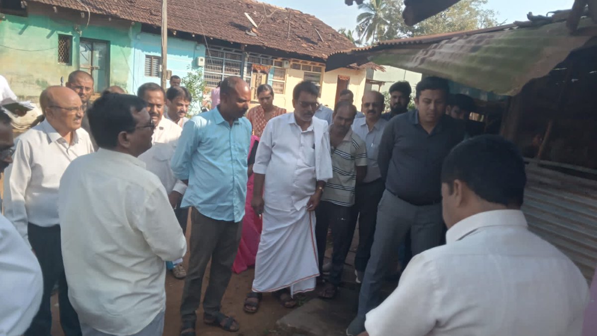 IecTaluk's tweet photo. ಇಂದು ಮಾನ್ಯ ಮುಖ್ಯ ಕಾರ್ಯನಿರ್ವಾಹಕ ಅಧಿಕಾರಿಗಳು, ಶಿಕಾರಿಪುರ ತಾಲ್ಲೂಕಿನ ಹೊಸೂರು, ಮಾರವಳ್ಳಿ, ಗಾಮ ಸೇರಿದಂತೆ ವಿವಿಧ ಗ್ರಾಮ ಪಂಚಾಯತ್ ಗಳಿಗೆ ಭೇಟಿ ನೀಡಿ ಮಹಾತ್ಮ ಗಾಂಧಿ ನರೇಗಾ ಯೋಜನೆ ಹಾಗೂ  ಜಲ ಜೀವನ್ ಮಿಷನ್ ಯೋಜನೆಯ ಕಾಮಗಾರಿಗಳನ್ನು ಪರಿಶೀಲನೆ ನಡೆಸಿದರು. https://t.co/wZCbMr1jGo