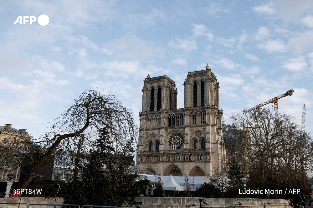 AFP's tweet image. #UPDATE France prepared to reopen Notre Dame cathedral after a half-decade closure during a ceremony attended by dozens of world leaders celebrating the rebirth of the Paris landmark ravaged by a devastating fire.

u.afp.com/5CXo by @Stuart_JW @ADAMPLOW