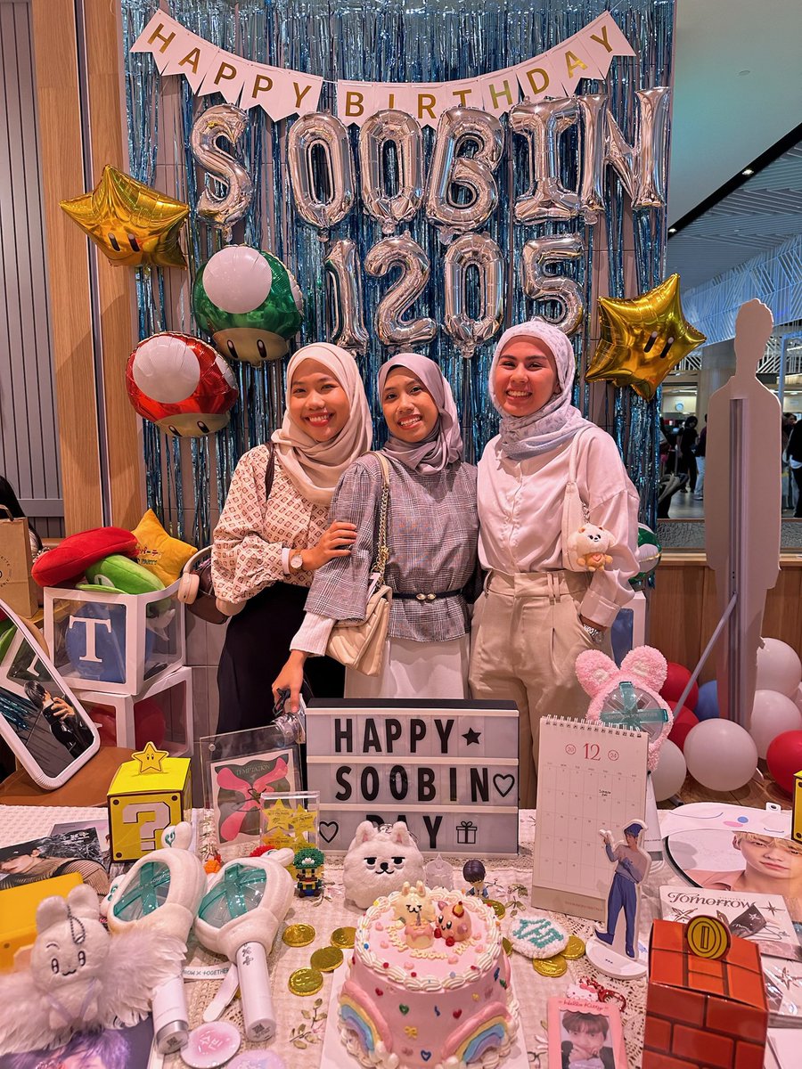 bgymze's tweet photo. Went to celebrate soobin’s birthday with moas 🐰🥰 

#SuperSoobin
#SoobinWorld24🏰
#SOOBIN #수빈 #スビン
#투모로우바이투게더 #TOMORROW_X_TOGETHER #TXT https://t.co/SjJYN35dzL