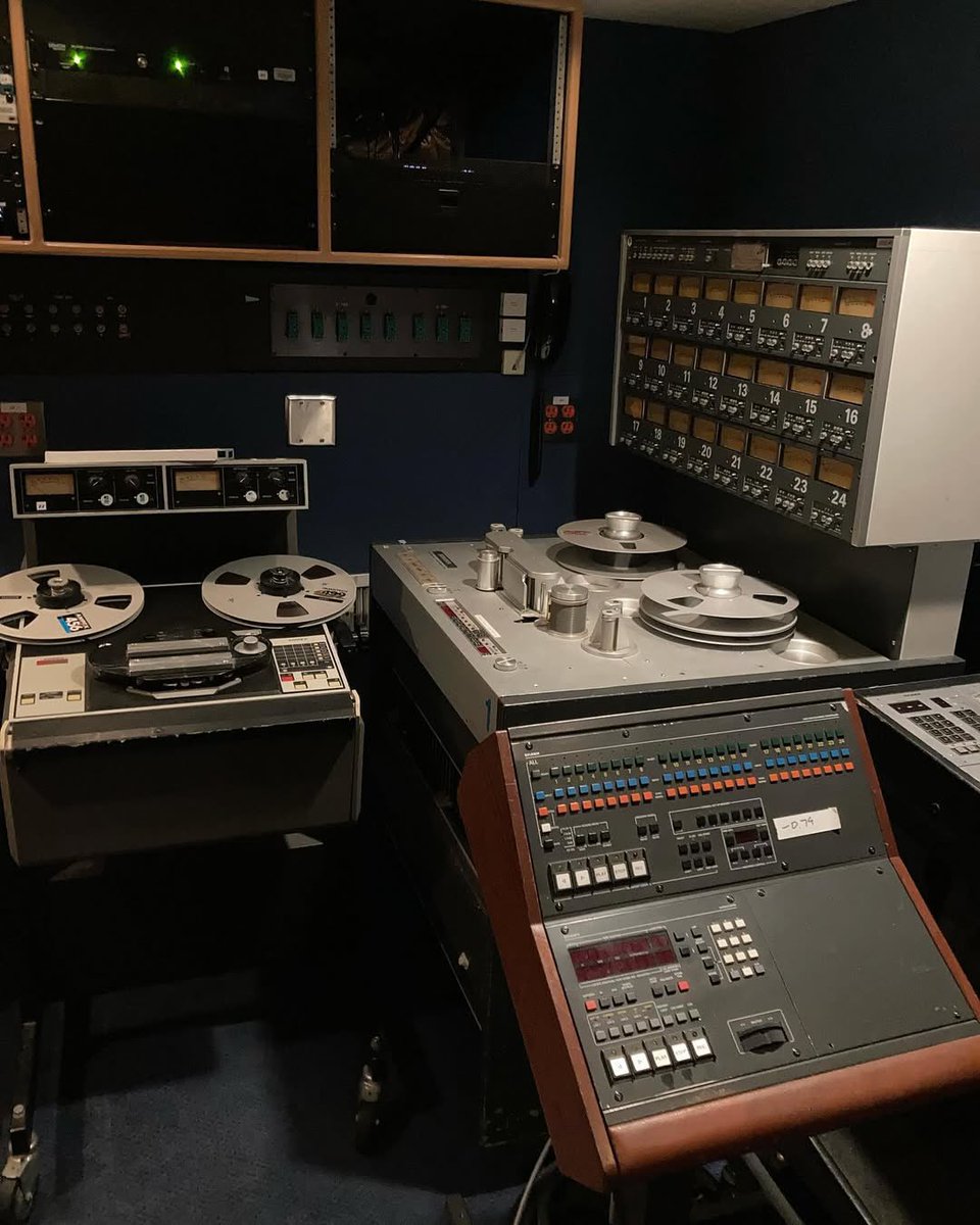 ComplexMusic's tweet image. Solange is currently cooking up new music 👀