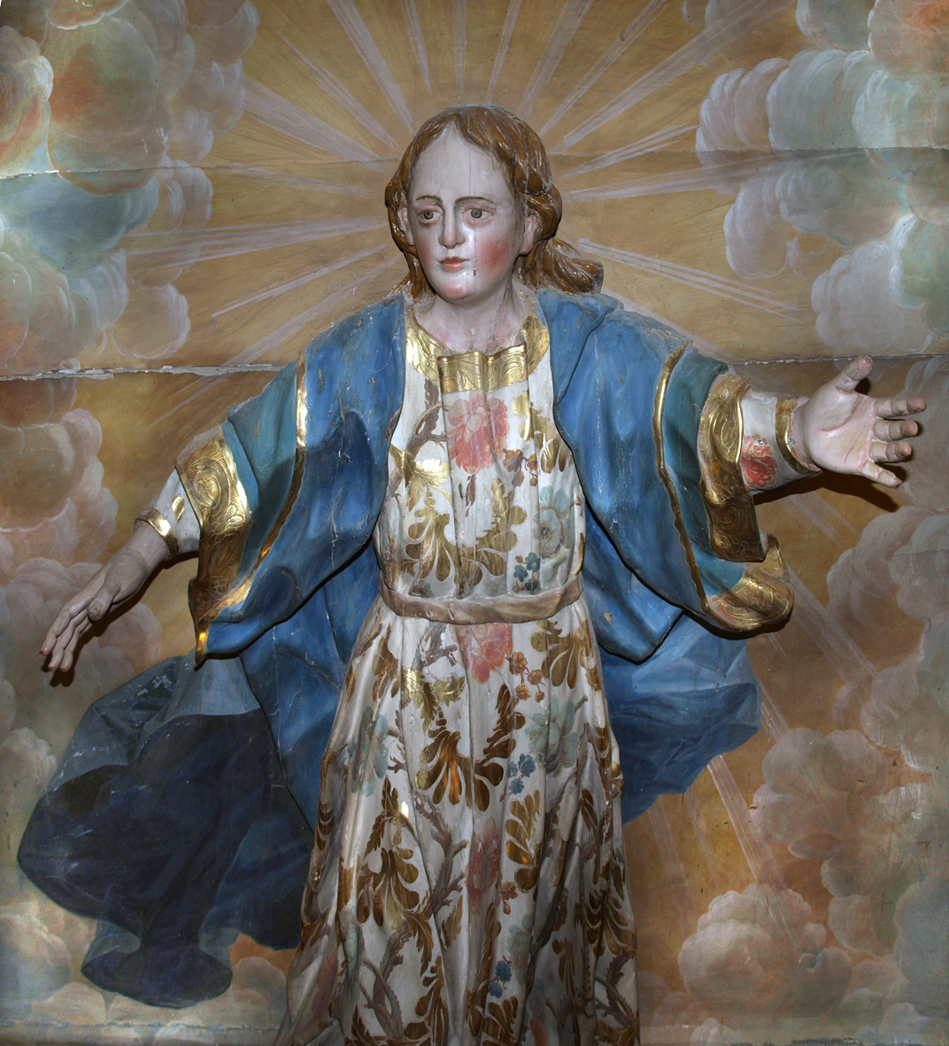 Entre 1739 y 1742, Pedro de Correas (1689-1756), con aportaciones del sacerdote Francisco de Sierra, realizó el retablo mayor de la parroquial de #Mucientes. Gabriel Fernández doró el conjunto en 1744 y Bernabé López lo coronó h. 1769 con La Asunción de la Virgen. #OrgulloBarroco