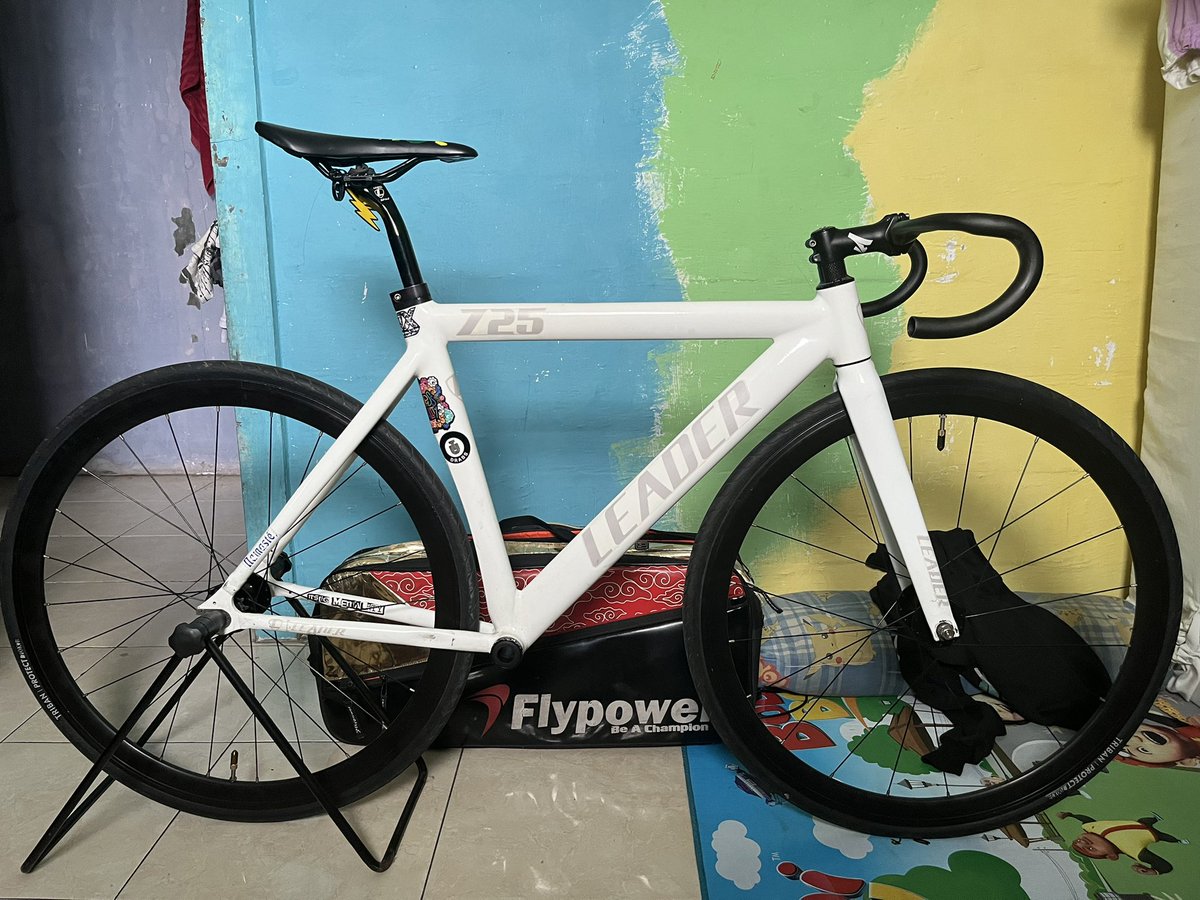 iomarch_'s tweet photo. @Capybara_Onsale Fs Leader 725 size 52 fork full carbon ORI leader 3jt aja in HS,SC, seatset uno lok Jaksel https://t.co/FkKLek0oFJ