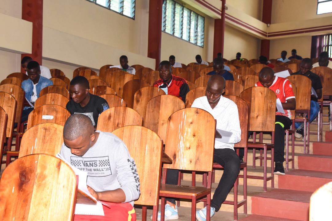 RTNBurundi's tweet image. En Mairie de #Bujumbura, le test s&apos;est déroulé dans les enceintes de l&apos;Institut Supérieur des Cadres Militaires #ISCAM où 79 candidats étaient attendus mais 4 se sont absentés.