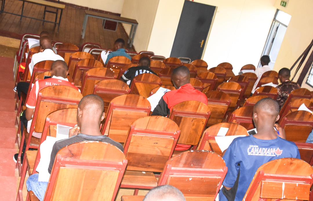 RTNBurundi's tweet image. En Mairie de #Bujumbura, le test s&apos;est déroulé dans les enceintes de l&apos;Institut Supérieur des Cadres Militaires #ISCAM où 79 candidats étaient attendus mais 4 se sont absentés.