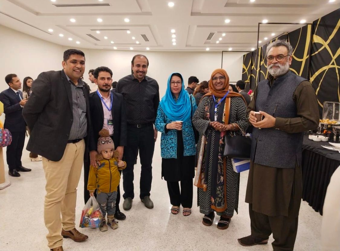 MalikAchkJourno's tweet image. With Dean Humanities Dr. Altafullah Khan Sb, Dr. Fauzia, Dr. Abida, me, Dr. Rahman (his little son), Sheraz Hasnat Lahore Press Club VP

#ClimateActionNow #ClimateCommunication #ICAXFCCU