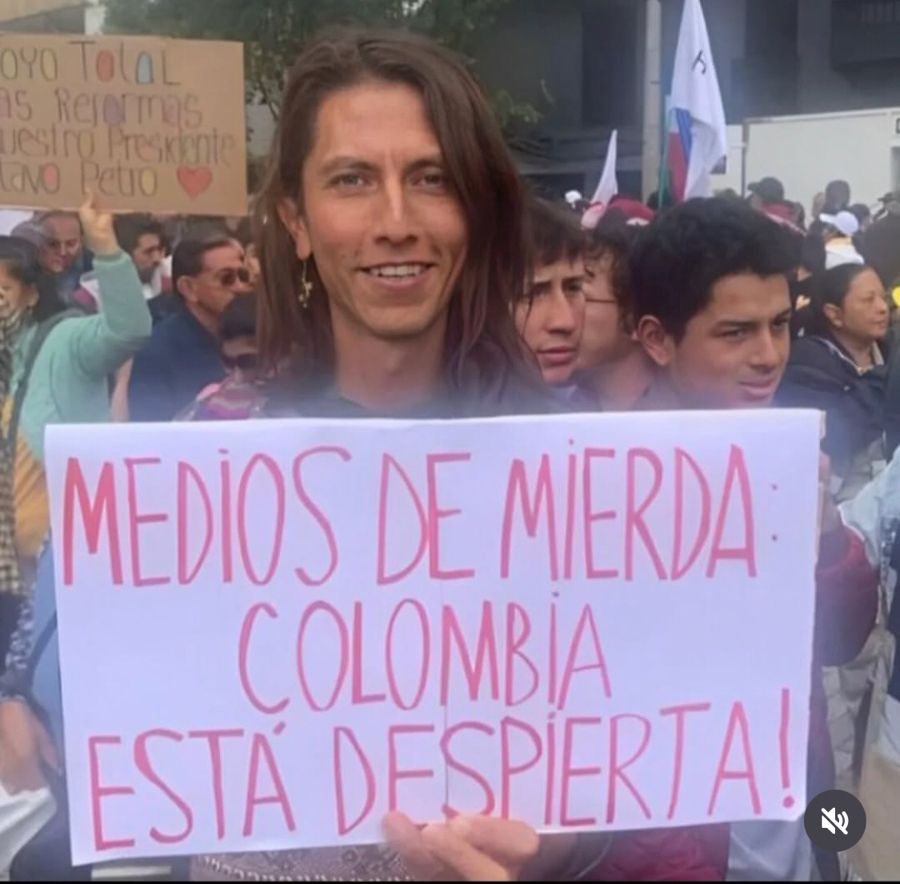 ¡Colombia está despierta! #LosMediosMienten