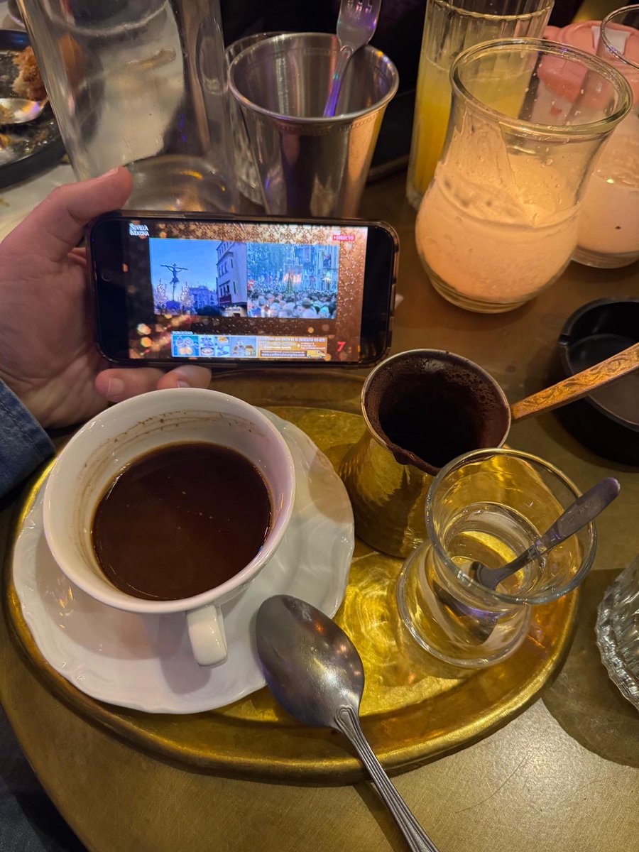 deivid86's tweet photo. @7TVAndalucia viendo la magna con La Esperanza de Triana y el Cachorro desde Atenas. Gracias por poder llevar estas hermosas imágenes a cualquier parte del mundo
#MagnaSevilla #atenas https://t.co/czpOtL7RSE