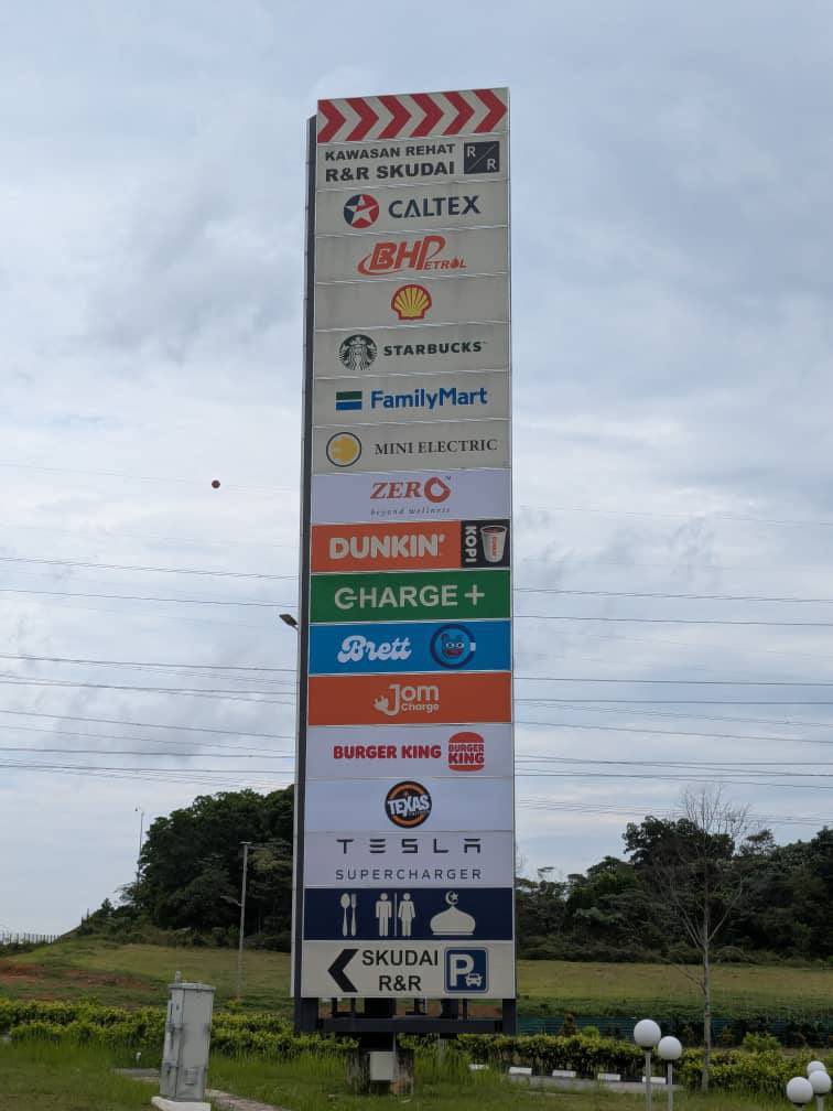 notvedgpt's tweet photo. $BRETT store at Johor, Malaysia 

It lies on the North South Highway of Malaysia when you travel from Kuala Lumpur to Singapore! 

One of the community member set this up, now tell me who’s got the strongest and smartest capable community in this space? 

We operate how you wish you can operate 😁

Google maps link: https://t.co/em7ZXbXFPd
We are global with IRL partnerships 🀄️

If you want to try out these items - visit @BRETTSPACEs and order for yourself!