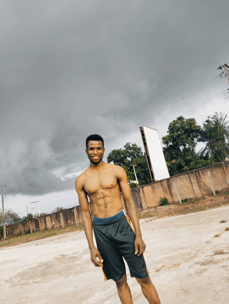 seunsart's tweet photo. Another day to workout, health is wealth 🤑 https://t.co/OfERVdEcws