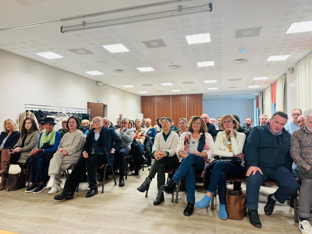 max_brisson's tweet photo. 🔎 Être de droite aujourd’hui. 

🎙️Avec @LesRep64 cet après-midi à Biarritz pour des débats passionnants autour des principes de Liberté, autorité, souveraineté, responsabilité, fraternité. 

📚Une synthèse de nos échanges sera adressée à @laurentwauquiez en charge de la refondation de la droite républicaine.