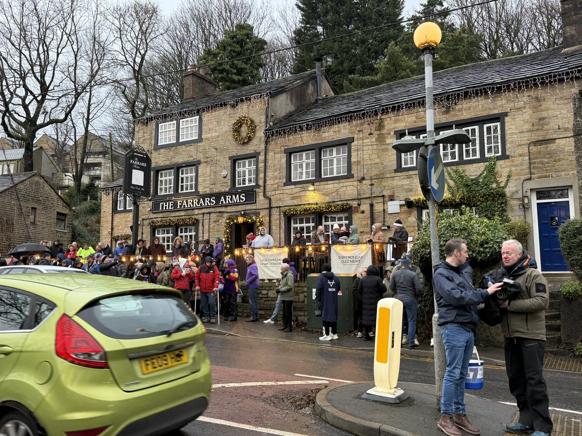 watsnakes's tweet image. Got out my deathbed to welcome an absolute legend home #SirKev