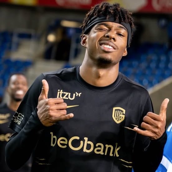 KRCGenkScout's tweet photo. Noah Adedeji-Sternberg 🇧🇪(19) in his first start for KRC Genk:

90 minutes played📍
1 goal⚽️
2 shots on target🚀
2 succesful dribbles (100%)🐍
34 succesful passes (87%)👀
4 duels won (67%)💪

What a game that was from our youngster. Truly a joy to watch on the ball! https://t.co/KmmLtKJm5t