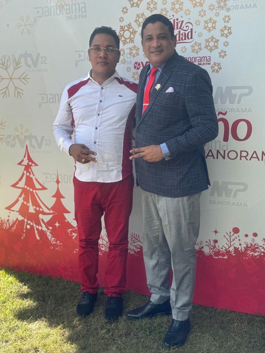 #CompartirNavideño #GrupodeMediosPanorama con mi hermano y amigo <a href="/ArielLaraRDN26/">Ariel Lara</a>, unos de mejores nuevos talentos.