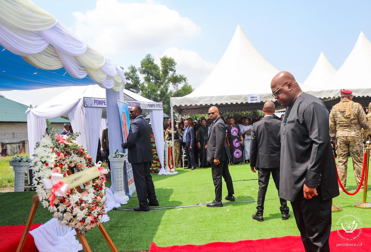 Eac_Ipu_Drc's tweet photo. #Kinshasa | Ce samedi 7 décembre à l'esplanade de l'hôpital du cinquantenaire, le Chef de l’État a pris part aux funérailles organisées en mémoire de monsieur Albert Tshibangu Kabamba, haut cadre  de la société nationale d'assurance (Sonas). 

@EastAfricaGov @SheafraCurrency https://t.co/YcIbjYE3e9