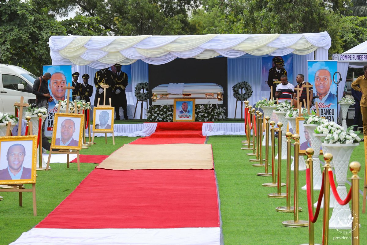 Eac_Ipu_Drc's tweet photo. #Kinshasa | Ce samedi 7 décembre à l'esplanade de l'hôpital du cinquantenaire, le Chef de l’État a pris part aux funérailles organisées en mémoire de monsieur Albert Tshibangu Kabamba, haut cadre  de la société nationale d'assurance (Sonas). 

@EastAfricaGov @SheafraCurrency https://t.co/YcIbjYE3e9