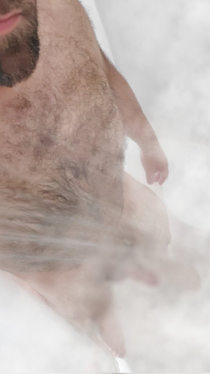 GeekyBearded's tweet photo. Quick shower... #dadbod https://t.co/UCsmsYERRW