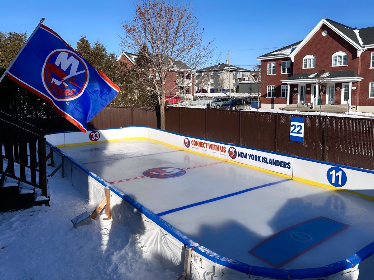 Avec la participation des <a href="/NYIslanders/">New York Islanders</a> voici notre patinoire 2025 ! Un clin d’œil à Patrick Roy, Benoit Desrosiers et Anthony Duclair, 3 anciens <a href="/quebec_remparts/">Remparts de Québec</a> que je prends plaisir à suivre dans la LNH.