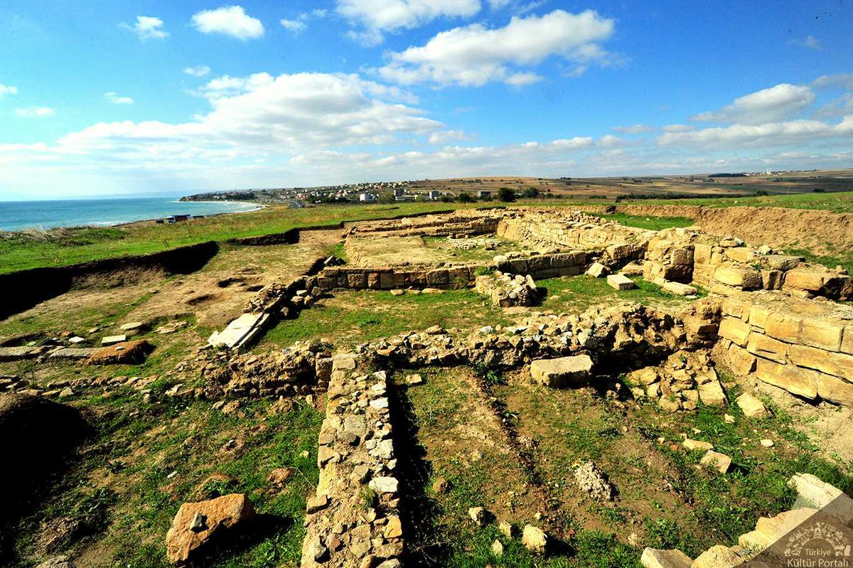 Kültür Bakanımız Sayın Mehmet Nuri ERSOY Tekirdağ Valimiz Sayın Recep SOYTÜRK Kültür Varlıkları Koruma Genel Müdürü ve heyet Heraion-Terakhios Antik Kenti Kazı Alanımızı ziyaret ettiler. Konseyimizin Tarih-Kültür Çalışma grubu üyesi Sayın PNeşe ATİK ve Mehmet Akif Işın eşlik etti