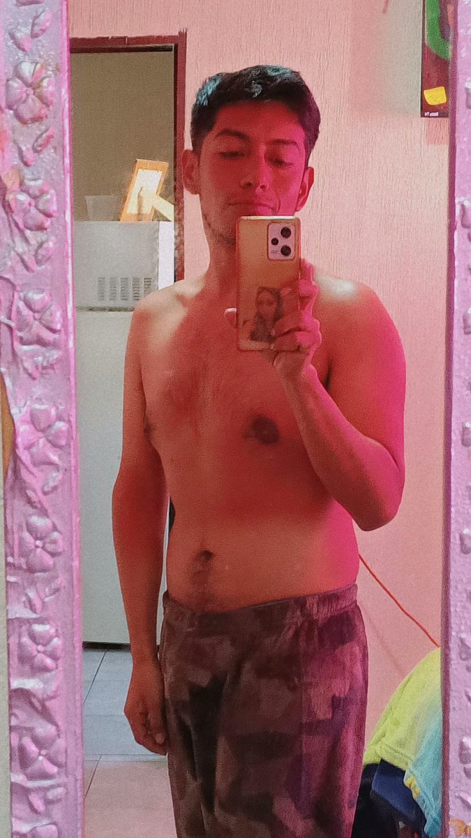Yorchpxs's tweet photo. amanecimos crudos y calientes 😅😅😅 https://t.co/LureNDe7hN