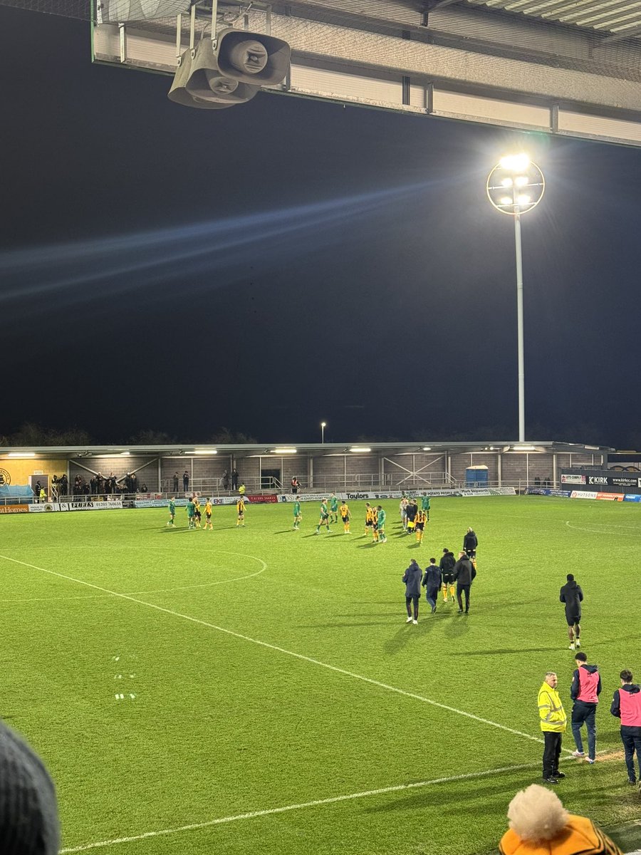 FT. #BUFC 1 - 0 #AFC 

One of the worst games I’ve watched, but United got the result and are into the hat for the 4th round of the FA Trophy.

A wonder goal from Adam Marriott steals the win for the Pilgrims in treacherous conditions. 

5 unbeaten at home👍🏻