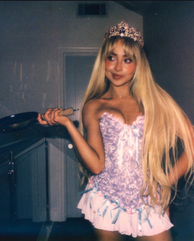 saabinal's tweet image. ㅤㅤㅤ
        🩰 𝐒𝐚𝐛𝐫𝐢𝐧𝐚 𝐂𝐚𝐫𝐩𝐞𝐧𝐭𝐞𝐫 : 𝟭𝟵𝟵𝟵 ๋࣭⭑   
         𝘴𝘩𝘦        𝘸𝘢𝘴        𝘭𝘪𝘬𝘦        𝘱𝘳𝘪𝘯𝘤𝘦𝘴𝘴,
         𝘸𝘪𝘵𝘩   𝘤𝘶𝘳𝘭𝘴   𝘢𝘯𝘥   𝘳𝘪𝘣𝘣𝘰𝘯𝘴   𝘧𝘭𝘺𝘪𝘯𝘨.
               ─────────────────