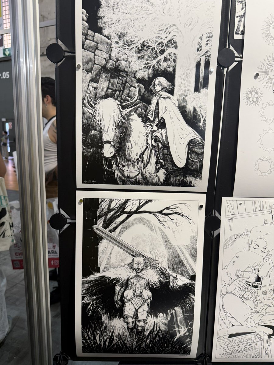 あと二次創作的なブースもあったんですけど、どえりゃあ上手えエルデンリングのイラスト描いてる人がいた 