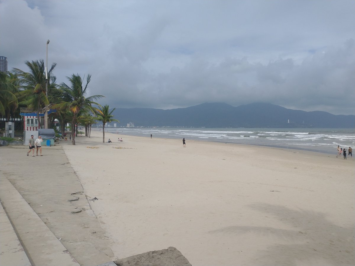 BestForexMethod's tweet photo. #DaNang is 100s of times better than I had hoped for, still settling in

Did a 14 mile beach walk to shake off the jet lag

1000s of cafes and bars along the way so no shortage of rest breaks

#BeachTraderParadise

#TradeForFreedom https://t.co/EoMV2jQ80A