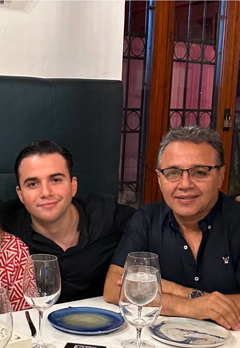 oscarrodril01's tweet photo. Feliz🕺Cumpleaños🎉🎊para 
mi hijo bello. Que regalo tan
hermoso el que Dios🙏me dio 
contigo!🤗🎂🎁