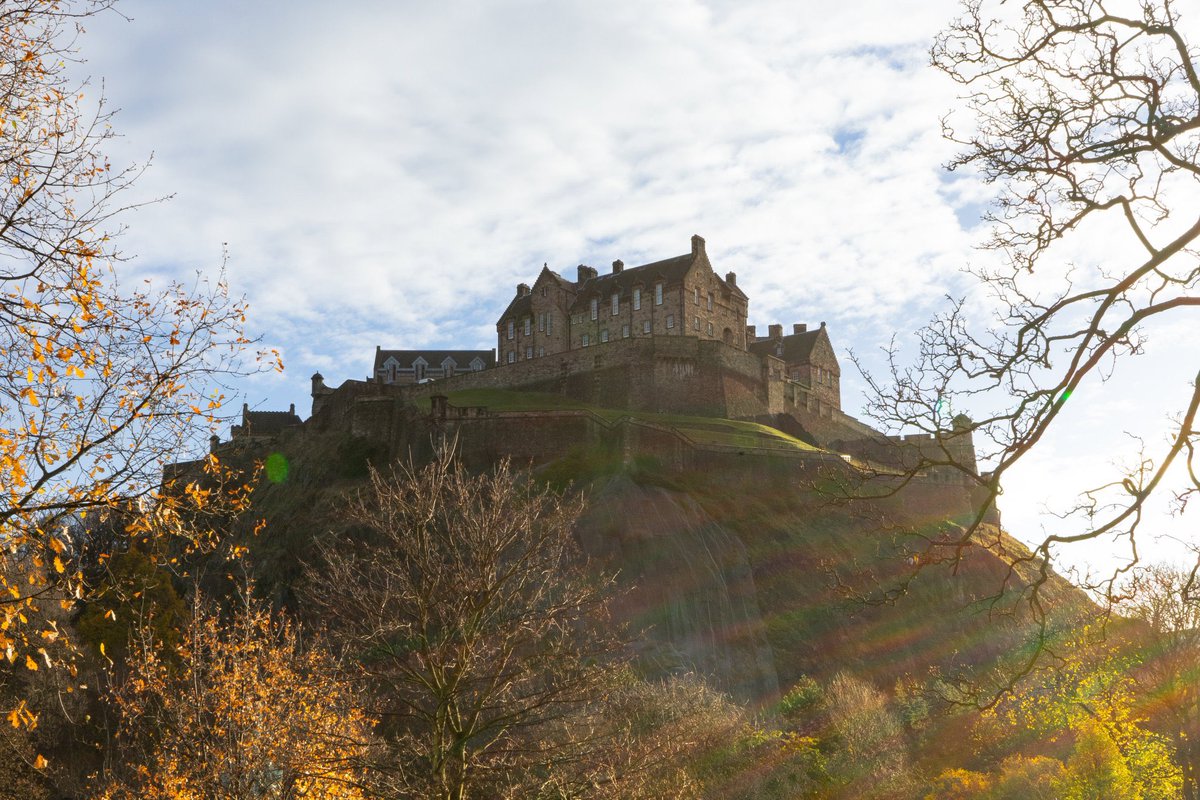 melopacare's tweet photo. Edinburgh in December. https://t.co/ll814caALi