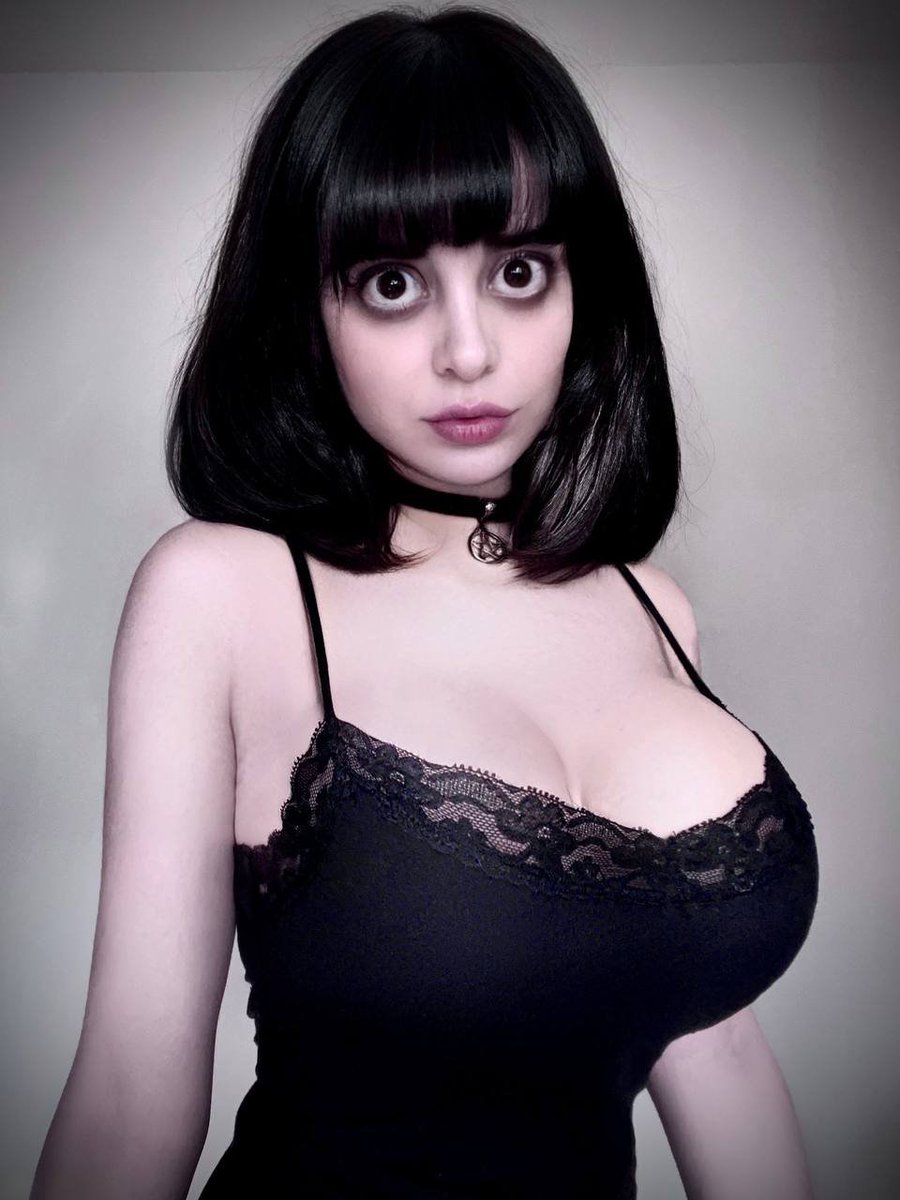 QueenxXxRoxie's tweet photo. Feminization can transform you from an unpopular wallflower into an Instagram star https://t.co/5Ys9iDcdhE