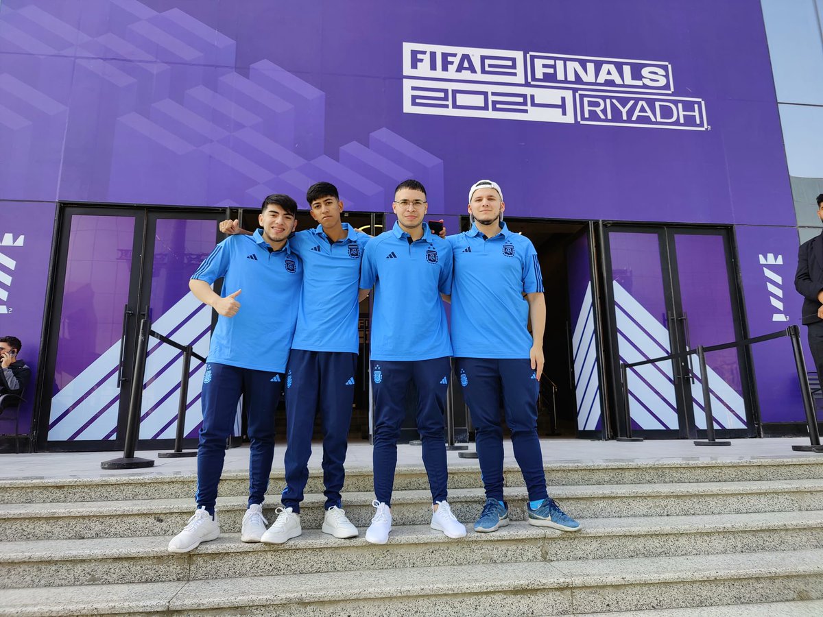 AfaEsports's tweet photo. Ya en Riyadh preparados para el @FIFAe Mundial de eFootball que comienza el lunes 

#VamosSeleccion 🇦🇷 https://t.co/c6uCS8kfZj
