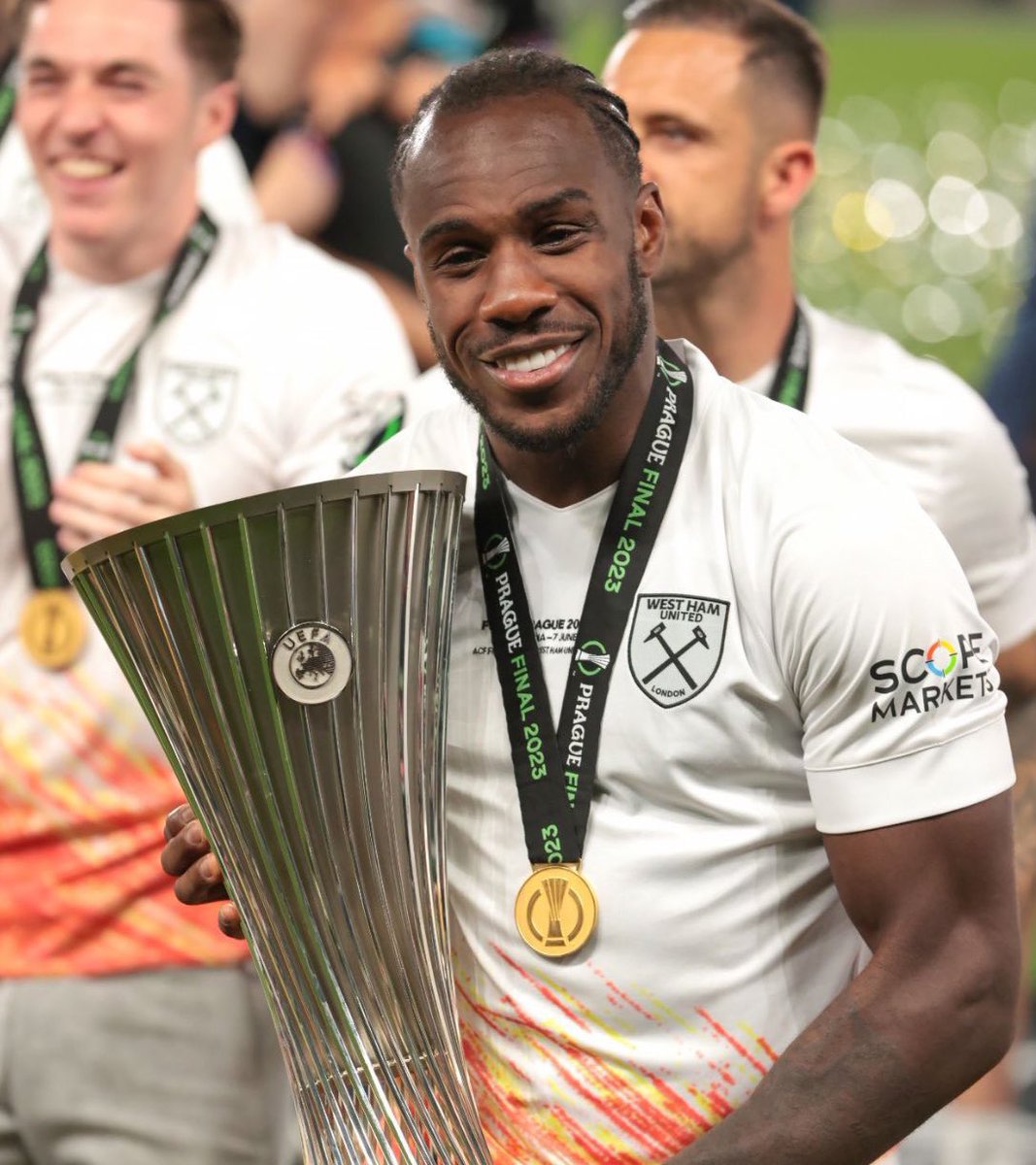 Prayers to Antonio and his family at this time.

<a href="/WestHam/">West Ham United</a>  The Arsenal family are right here with you ❤️