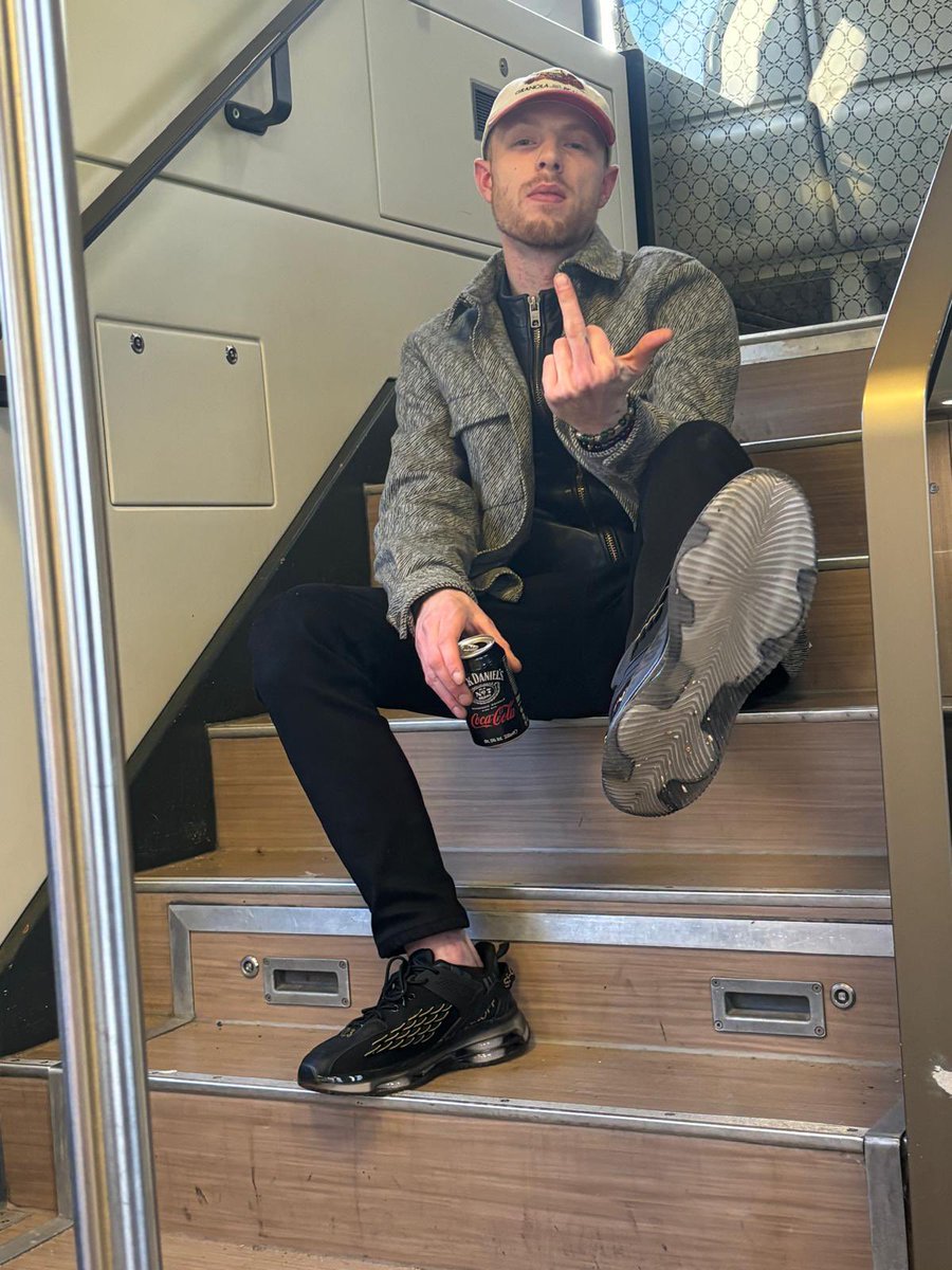 Alpha Male Roy tweet media