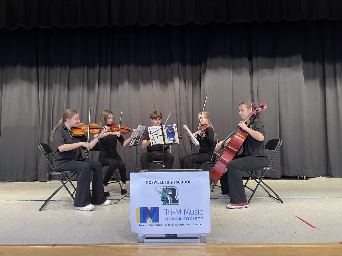 This week was a whirlwind! Winter concert, Tri-M at Vickery Mill for Hootie’s Holiday Feast, and the Roswell Christmas Tree Lighting! Heading down the home stretch to the end of the semester! 💚🖤🎻 Grateful to work with such wonderful students and colleagues!