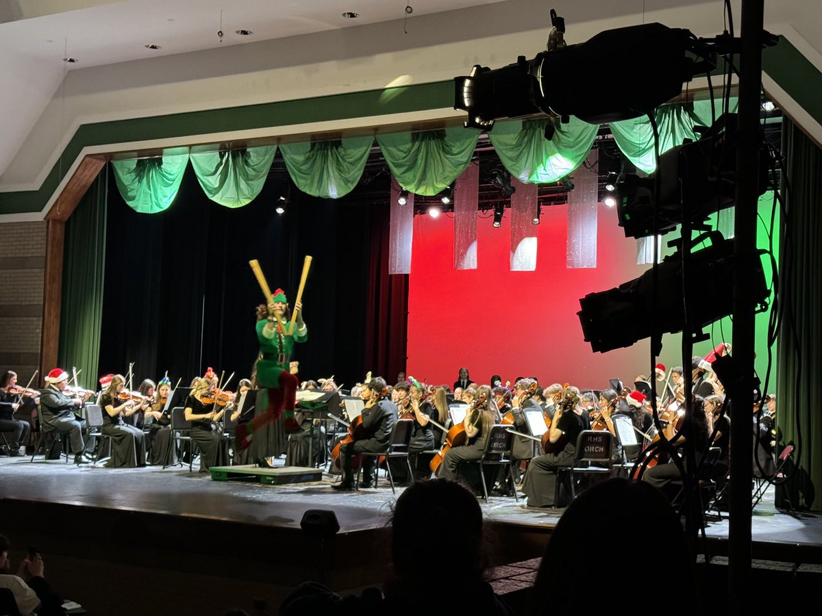 OrchestraRHS's tweet photo. This week was a whirlwind! Winter concert, Tri-M at Vickery Mill for Hootie’s Holiday Feast, and the Roswell Christmas Tree Lighting! Heading down the home stretch to the end of the semester! 💚🖤🎻 Grateful to work with such wonderful students and colleagues! https://t.co/STYJMLUkhW
