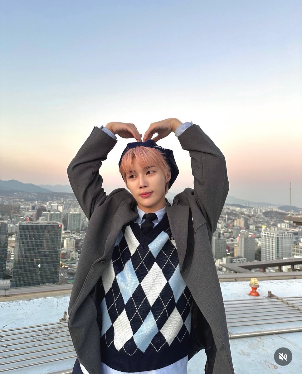 MinjunFrance's tweet photo. NineIgram || 03.12.2024

[#Minjun🐰]
Courez jusqu’au jour 🏃‍♂️
(Musique : NINE.i - MIRAGE) 

#NINEi #나인아이 #MINJUN #민준

-------

©️ behind.minjun sur NineIgram
🌸 https://t.co/74rda87KL0