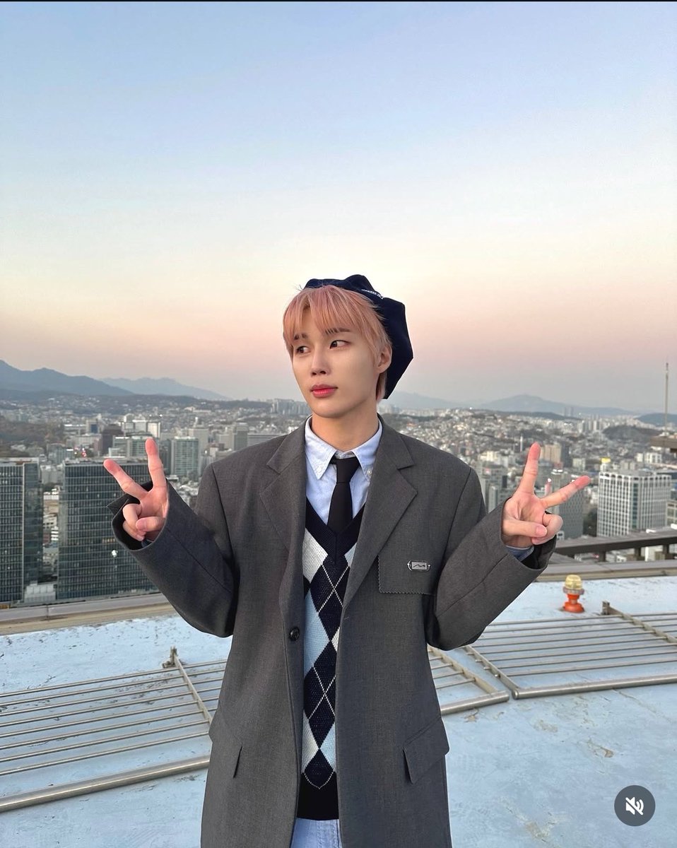 MinjunFrance's tweet photo. NineIgram || 03.12.2024

[#Minjun🐰]
Courez jusqu’au jour 🏃‍♂️
(Musique : NINE.i - MIRAGE) 

#NINEi #나인아이 #MINJUN #민준

-------

©️ behind.minjun sur NineIgram
🌸 https://t.co/74rda87KL0