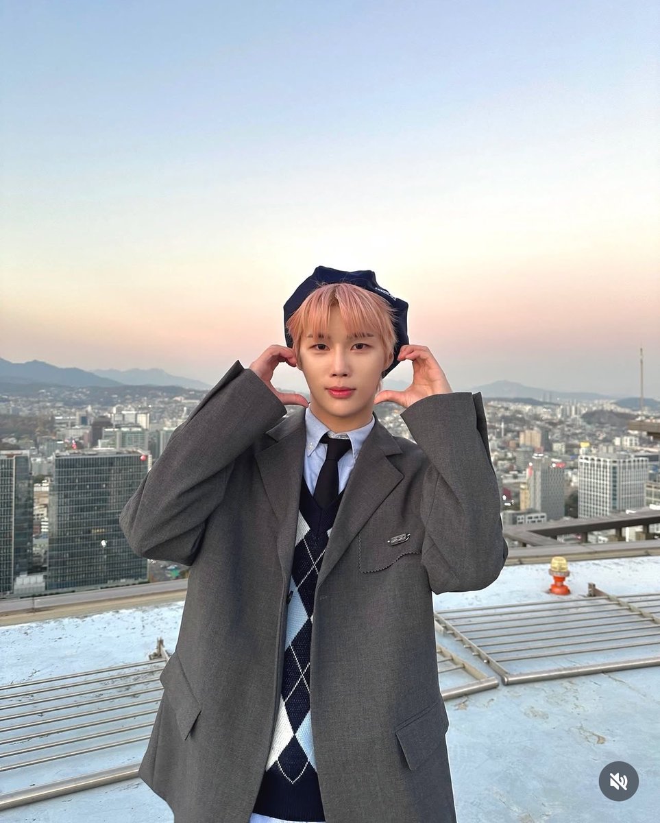 MinjunFrance's tweet photo. NineIgram || 03.12.2024

[#Minjun🐰]
Courez jusqu’au jour 🏃‍♂️
(Musique : NINE.i - MIRAGE) 

#NINEi #나인아이 #MINJUN #민준

-------

©️ behind.minjun sur NineIgram
🌸 https://t.co/74rda87KL0