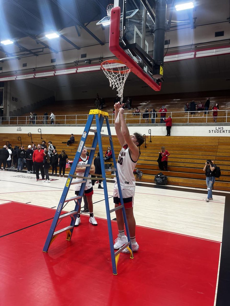 RJ_Clem's tweet photo. County Champs!!!! - #noladderneeded @Berry_Hoops https://t.co/JbvQqNw4iN