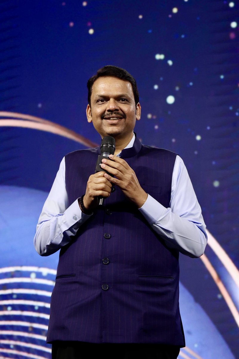 Dev_Fadnavis's tweet photo. 🕗 7.45pm | 7-12-2024📍Mumbai

🔸CNBCTV18 India Business Leader Awards

@nitin_gadkari @PiyushGoyal @CNBCTV18News
#Maharashtra #Mumbai #CNBCTV18IBLA https://t.co/12HbHexvyD