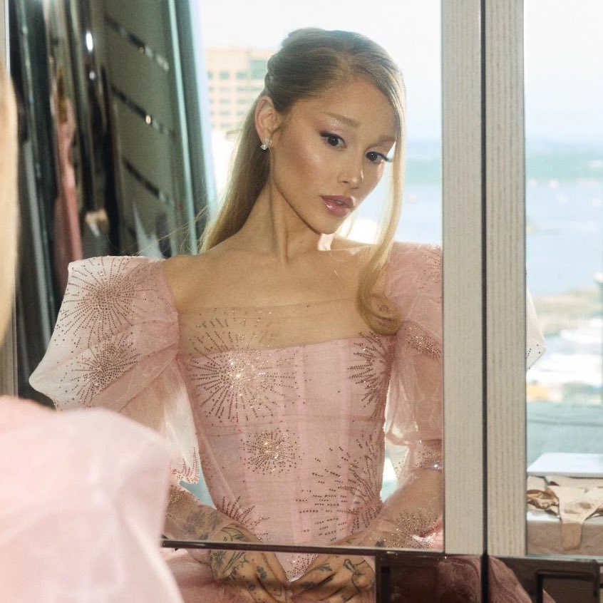 If you see this claim your ariana grande fav song