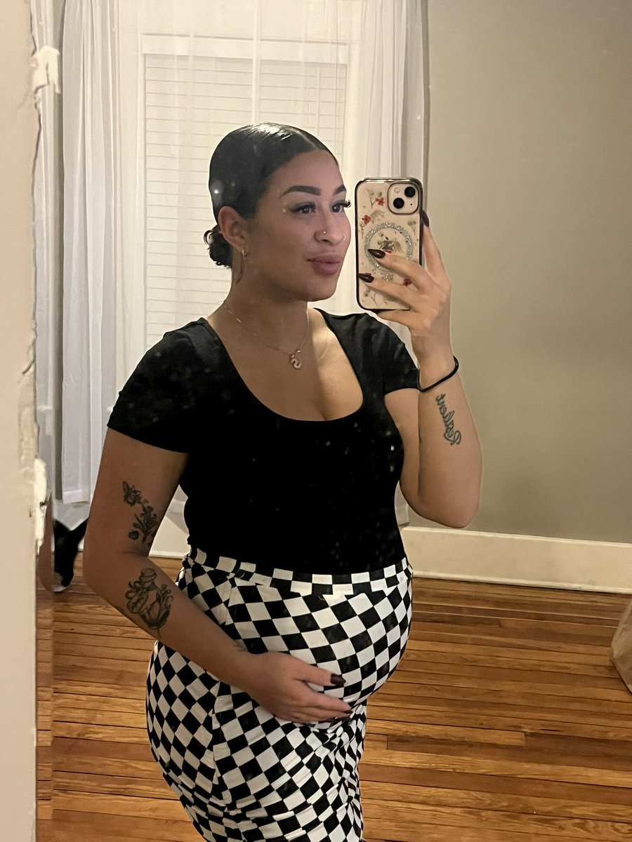 trollgxrl's tweet photo. Me and my little buddy #25weeks https://t.co/uTHMMEBXau