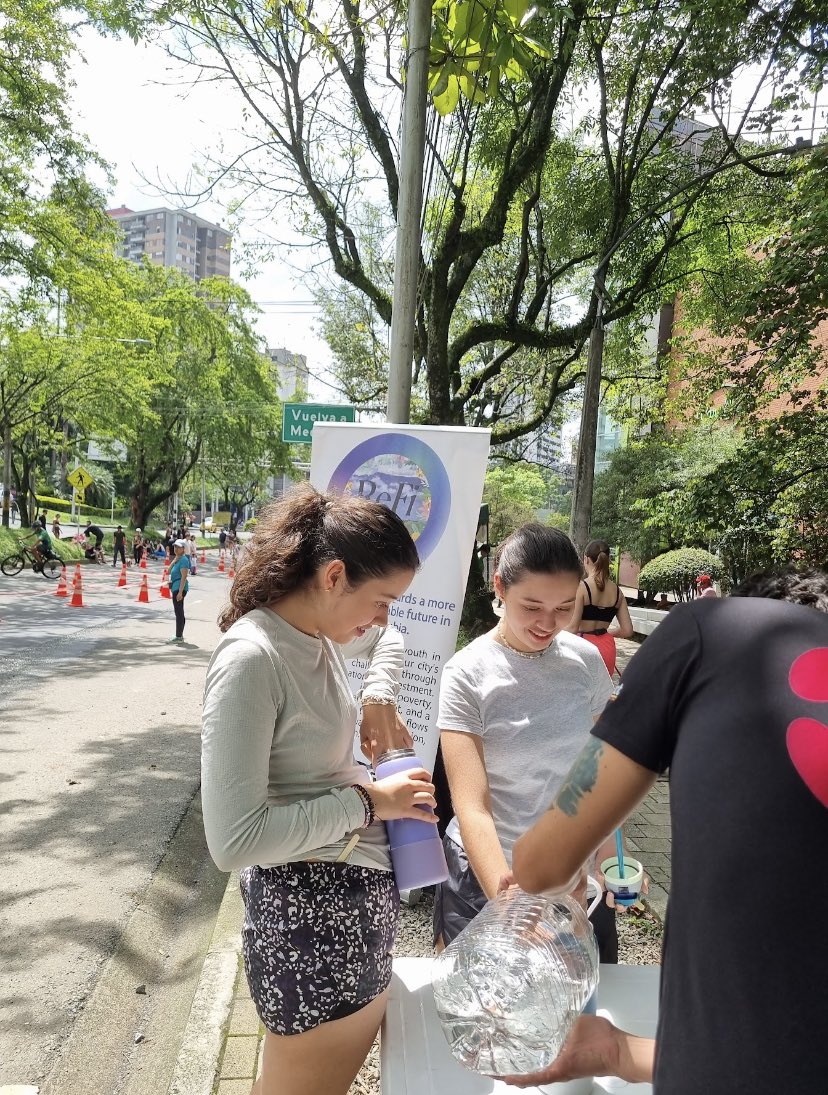 NKYakowitz's tweet photo. Todos bienvenidos este domingo 8 de diciembre a #cicloviaonchain. 
Donde podrás: 
-ganar $cCOP; primer stable descentralizado del peso Colombiano. 
-hidratarte gratis. 
- descubrir más sobre web3. https://t.co/VlacXOhMDS