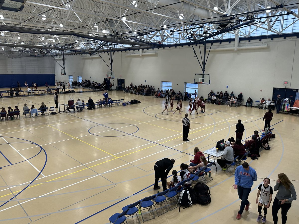 mplslakersbball's tweet photo. Girls City of Lakes Tournament is off to an amazing start 📣🏀🎉 Thanks to all volunteers for making today happen.  Also want to shout out to SW High, Breck and the Colin Powell center for hosting.  👏. Lastly, we love Mel-o-Glaze Bakery for donating! ❤️🍩

#cityoflakesclassic https://t.co/3P2NItGUcs